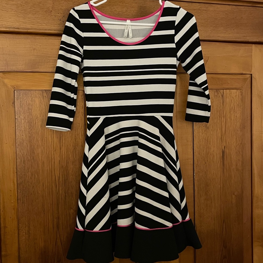 Adorable Soul Harmony Energy 3/4 sleeve black and white striped dress!